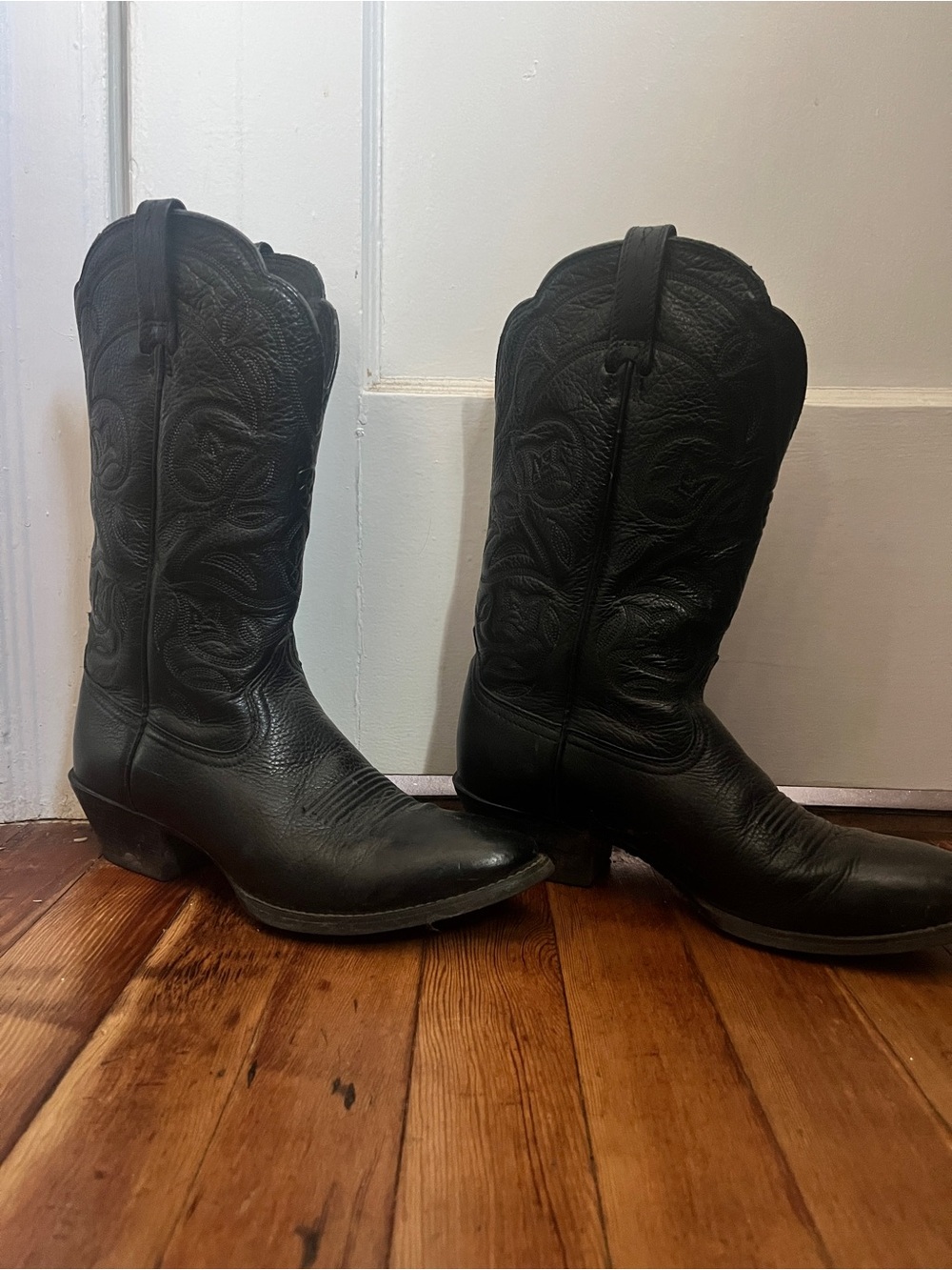 Ariat Black Leather Embroidered Western Heeled Boots